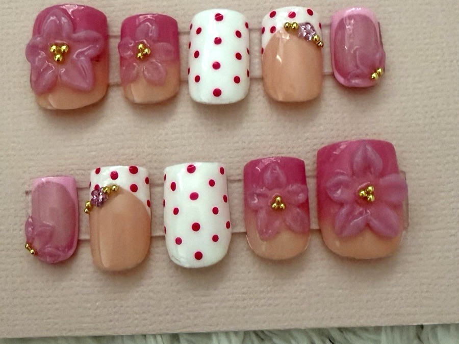Custom Gel Press On Nails Size Medium Short Length Pink 3D Look