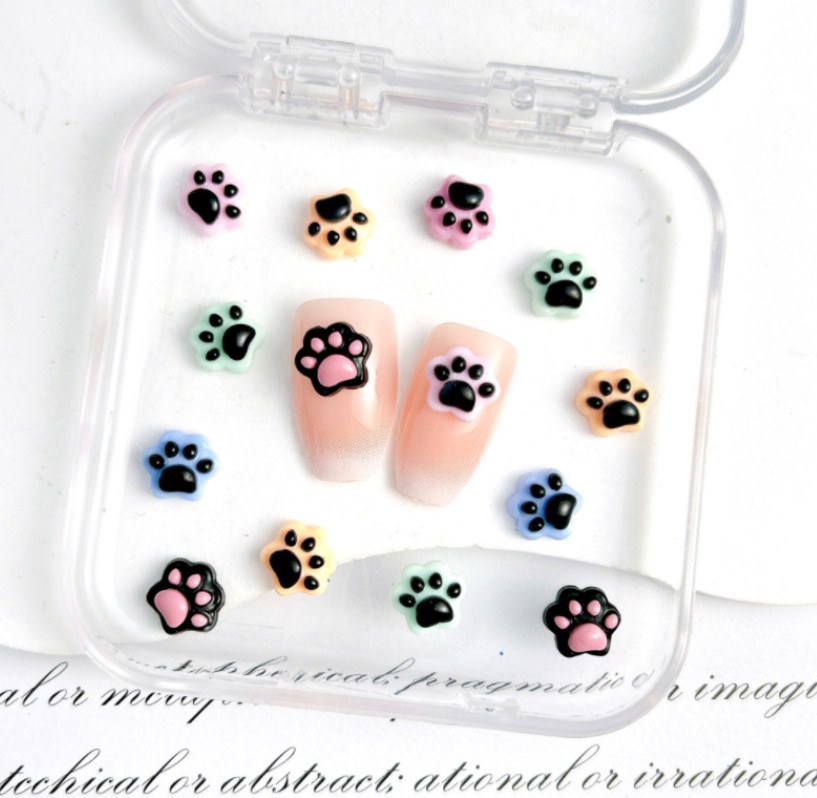 10pcs Random Glow In Dark Cat Dog Claw Print Nail Art Jewelry Décor NH25