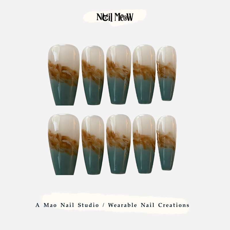 Press on nails – Amber Lake
