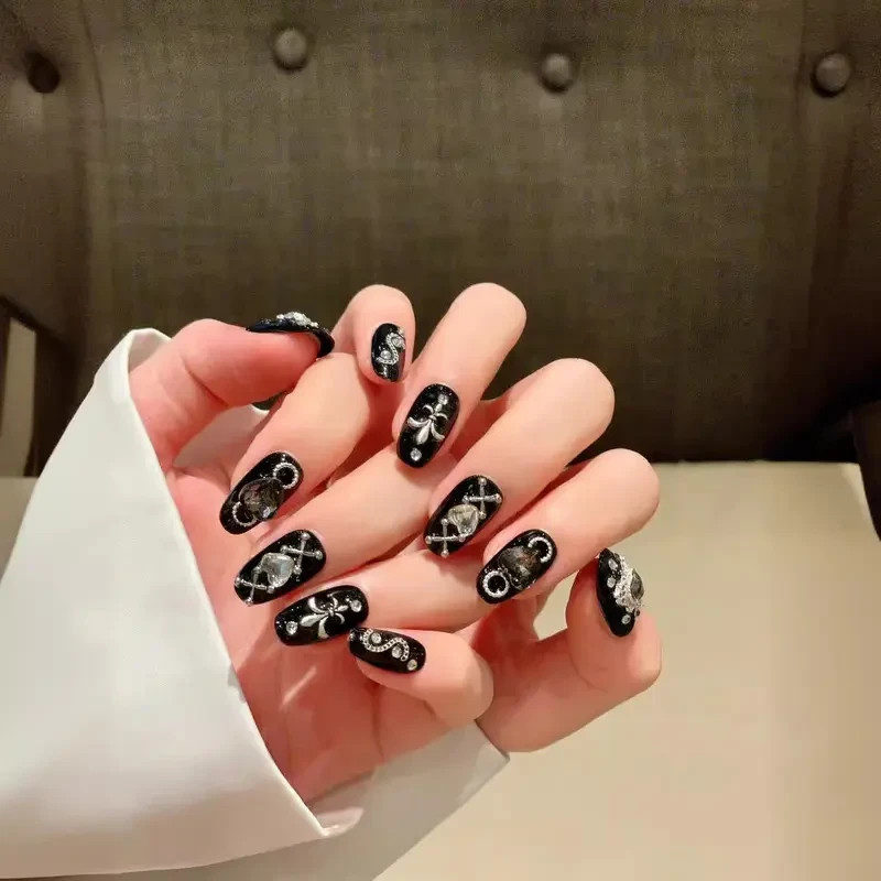 Exquisite Black Heart-Shaped Diamond Decoration Press-on Nails Gothic
