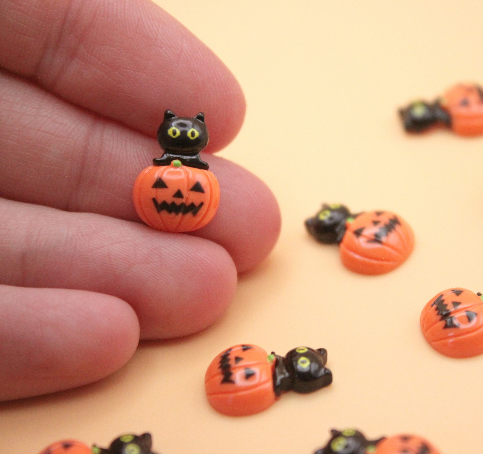 Mini Black Cat & Pumpkin 8Pk 1:24 Scale Flatback for Halloween Craft, Nail Art