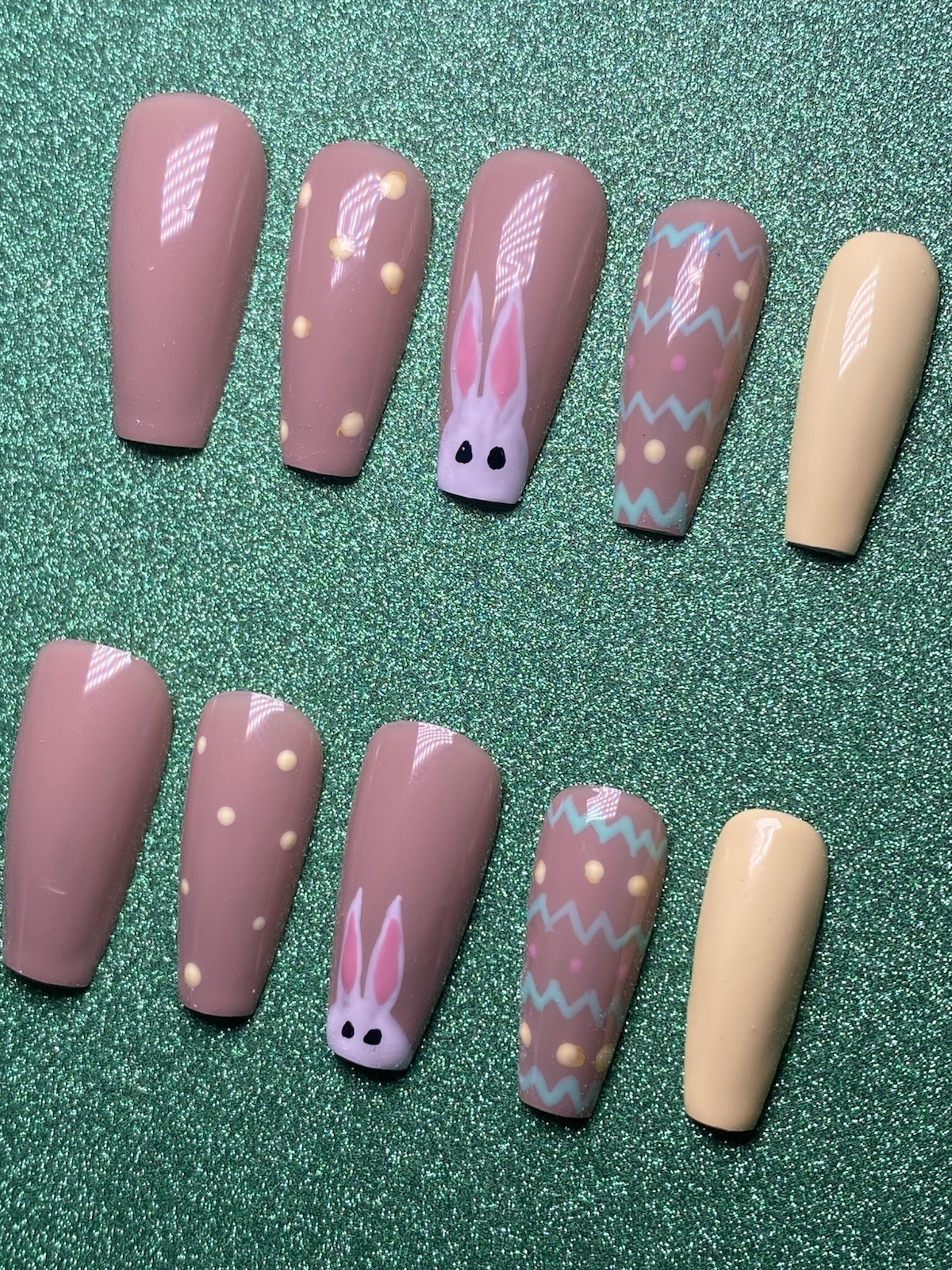 Medium Coffin Press-On Nails Easter Bunny Pastel Shiny Set