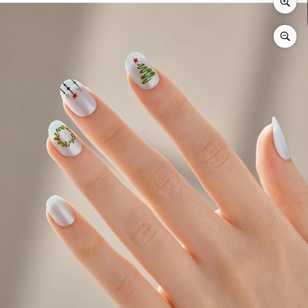 KISS imPRESS Holiday Press on Nails, Frosty Tale, Blue, Short Oval, 30 Count