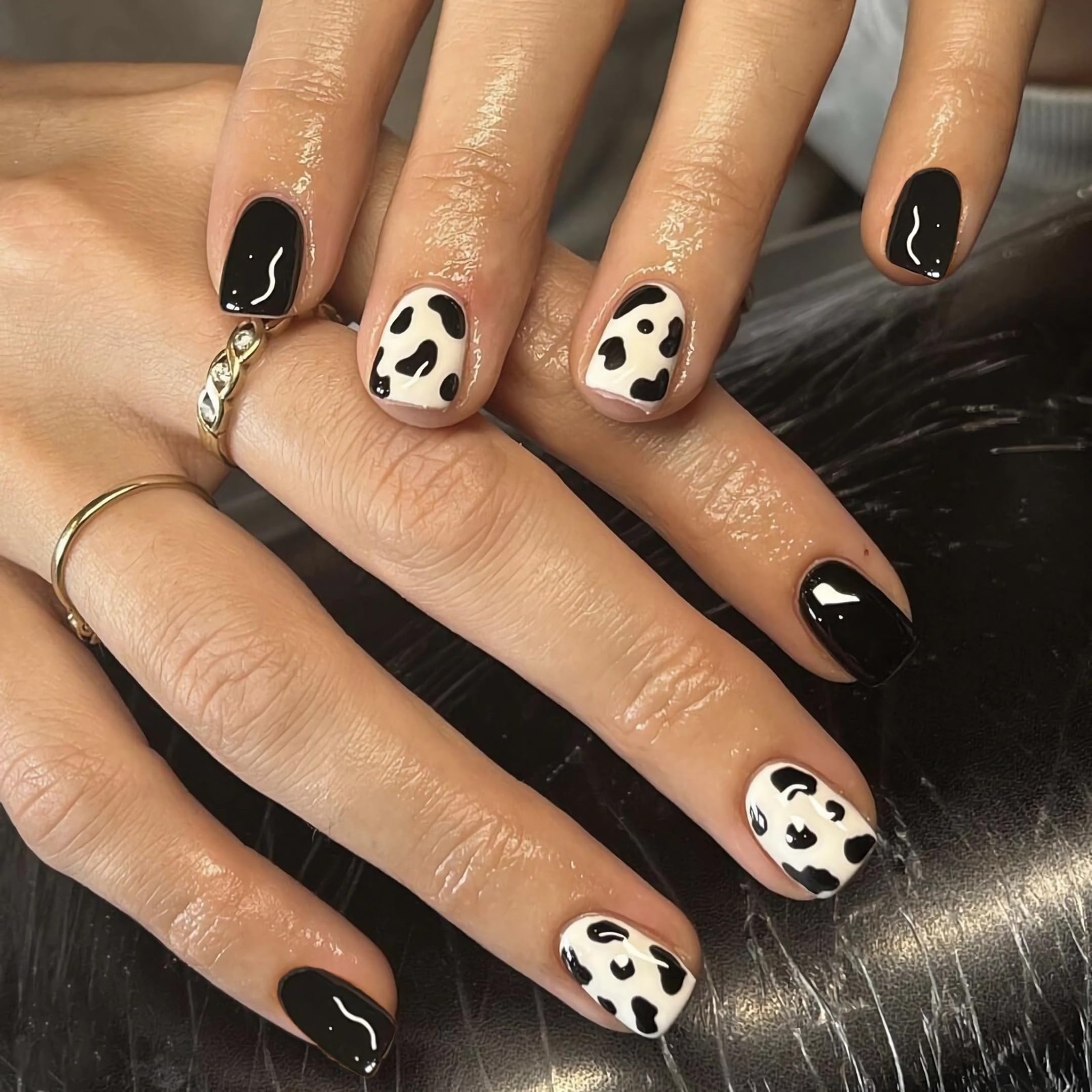 Square Press-on Short Cow Print Nails – 24Pcs Cute Squoval Fake Glossy Black …