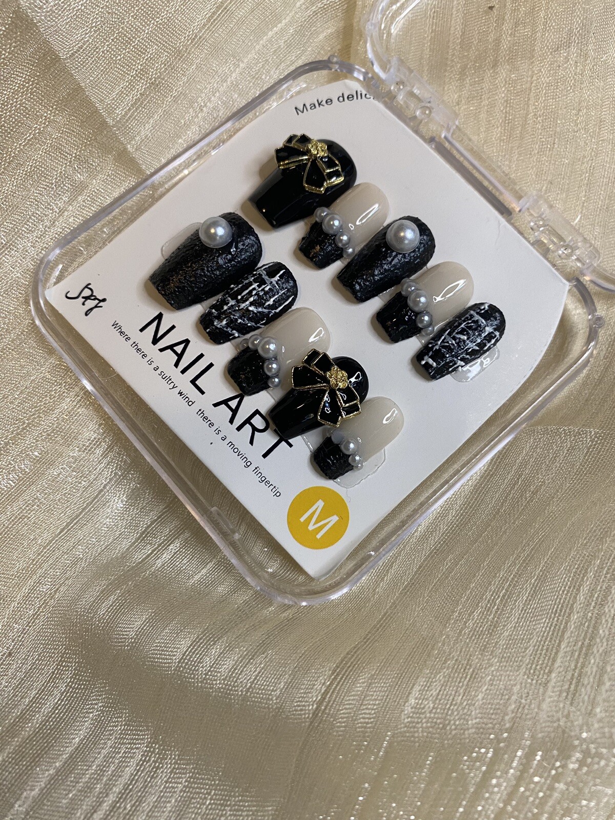HANDMADE Reusable Press-On Nail 10pcs Set Classic Chic Black Camellia Pearl M
