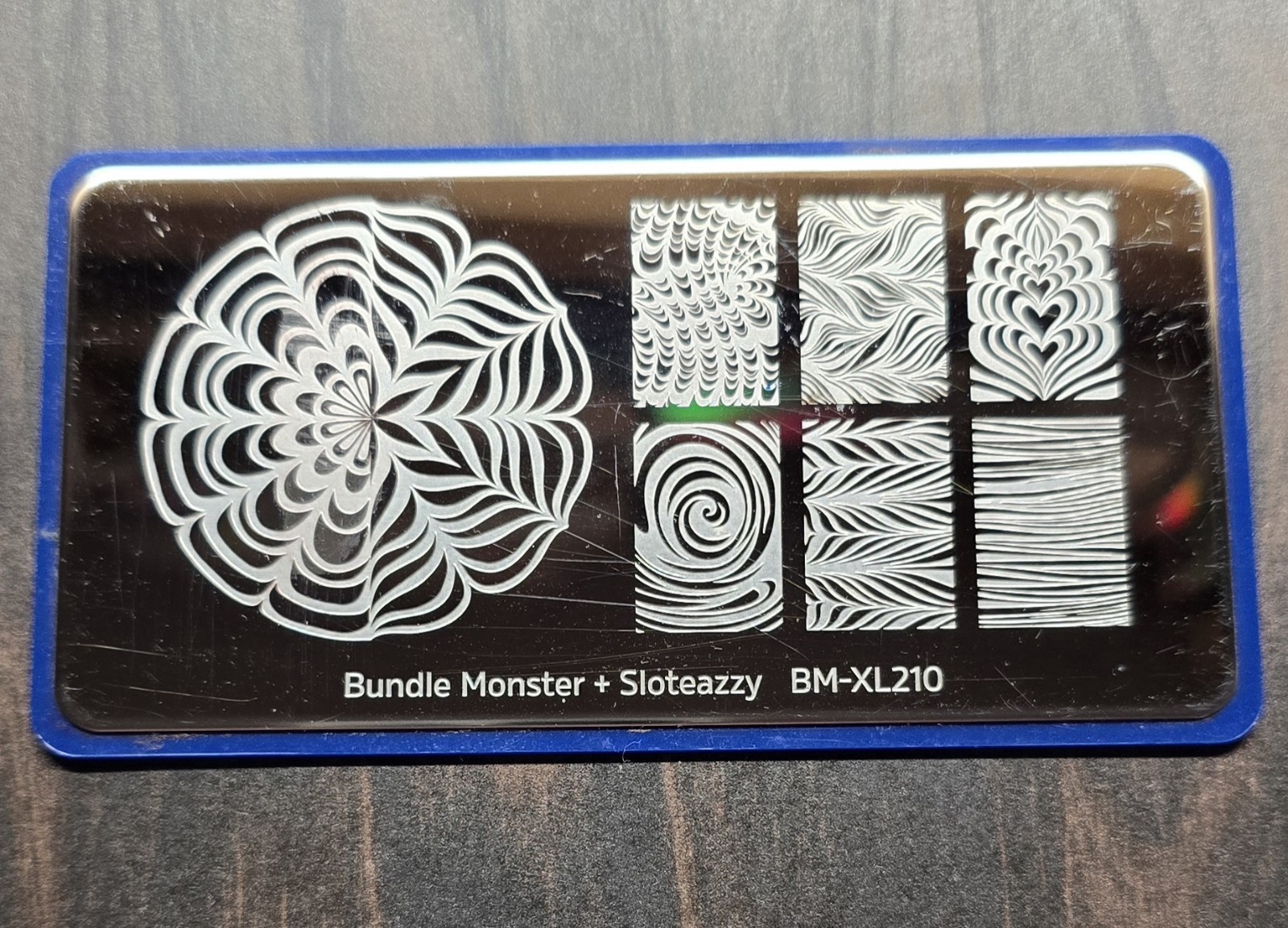 BM-XL210 Maniology Bundle Monster x Sloteazzy Swirl Stripe nail stamp plate Htf