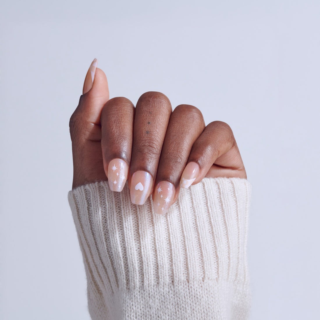 KISS 32 GLUE ON NAILS VALENTINES DAY CHEERS PINK SHORT COFFIN WITH WHITE HEARTS