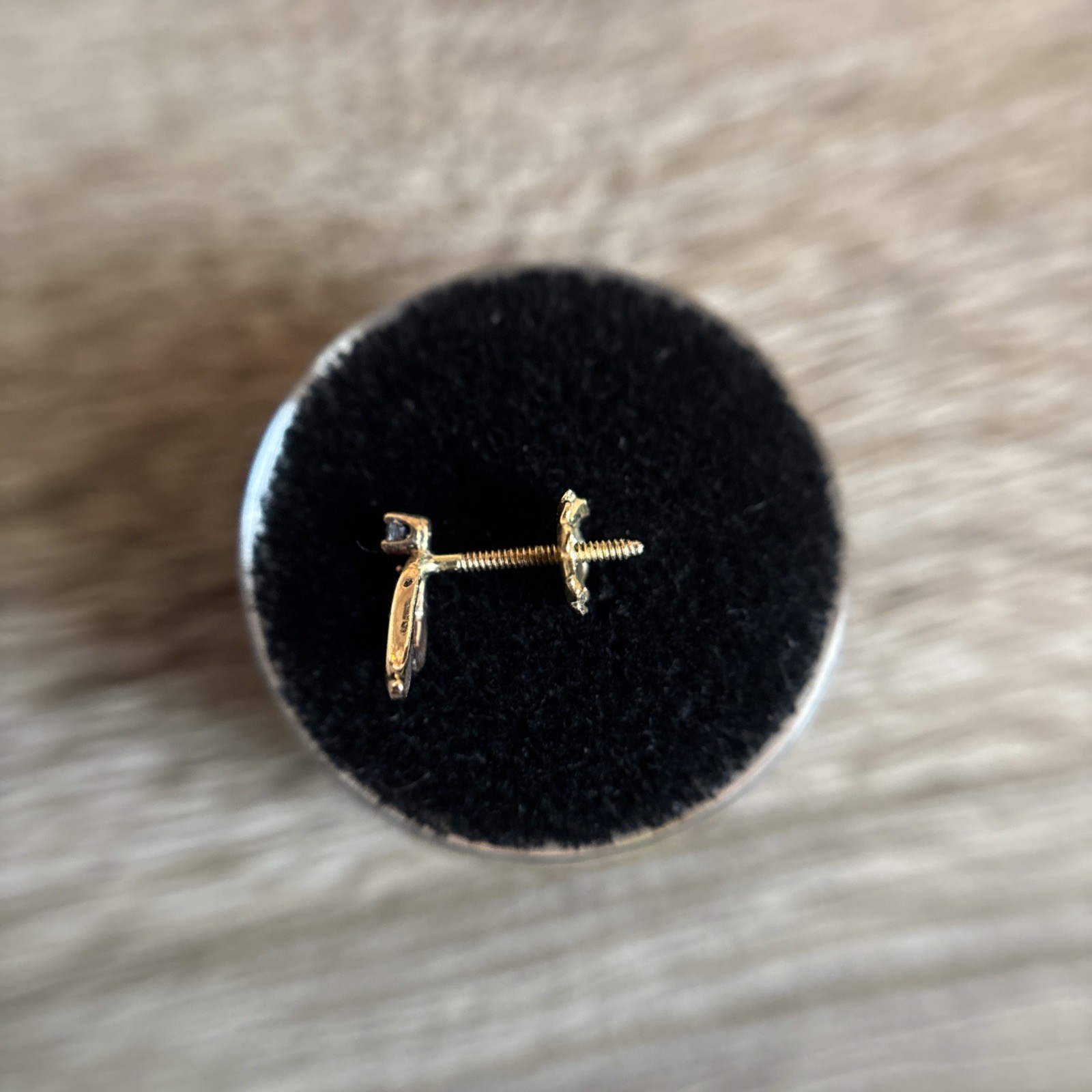 14K Yellow Gold Nail Charm w/2-pt Diamond w/Prongs & 2-Gold Swoops on the End