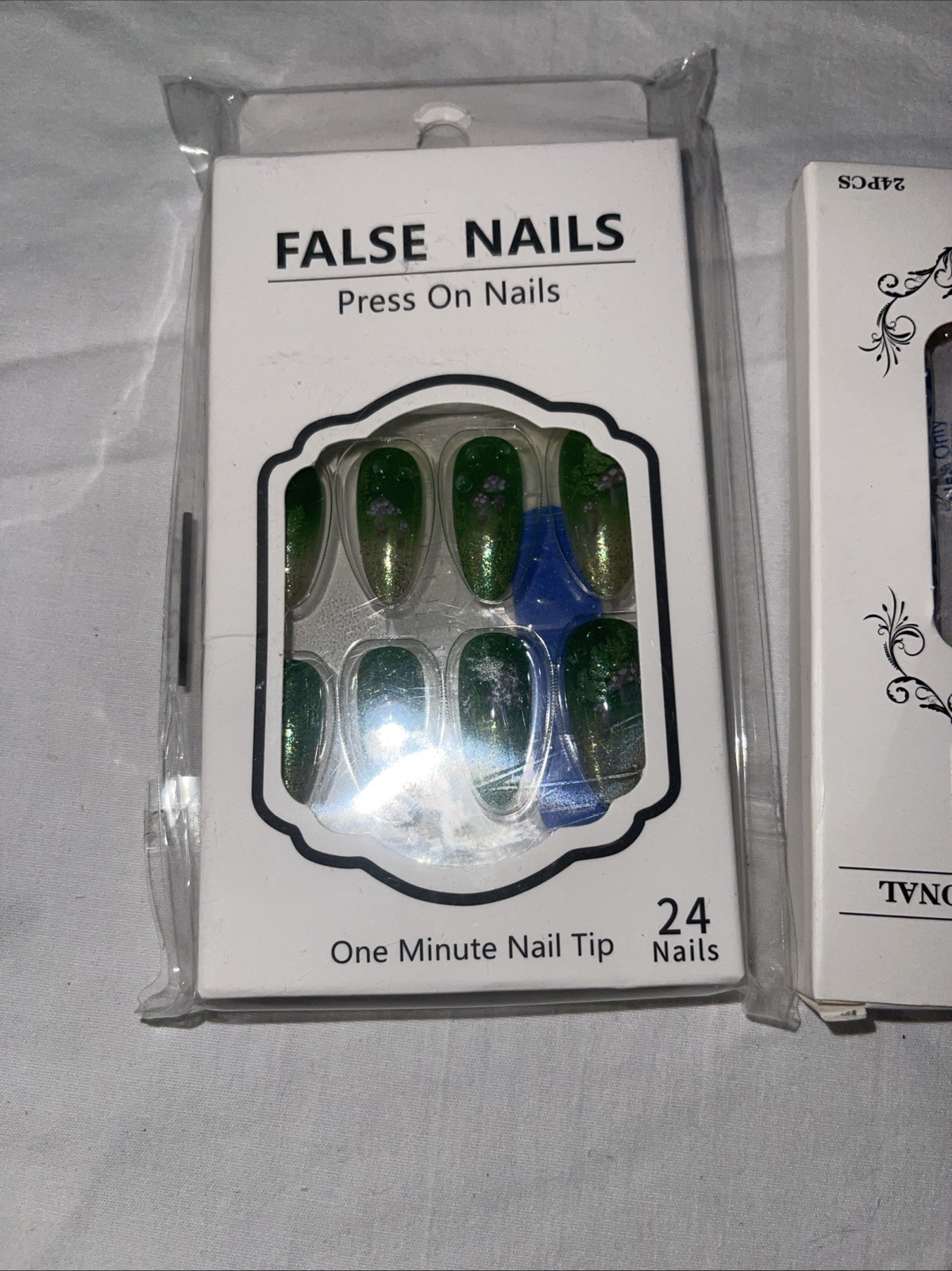 Press On nails Lot Of 3 Packs / Christmas / Green / Flowers