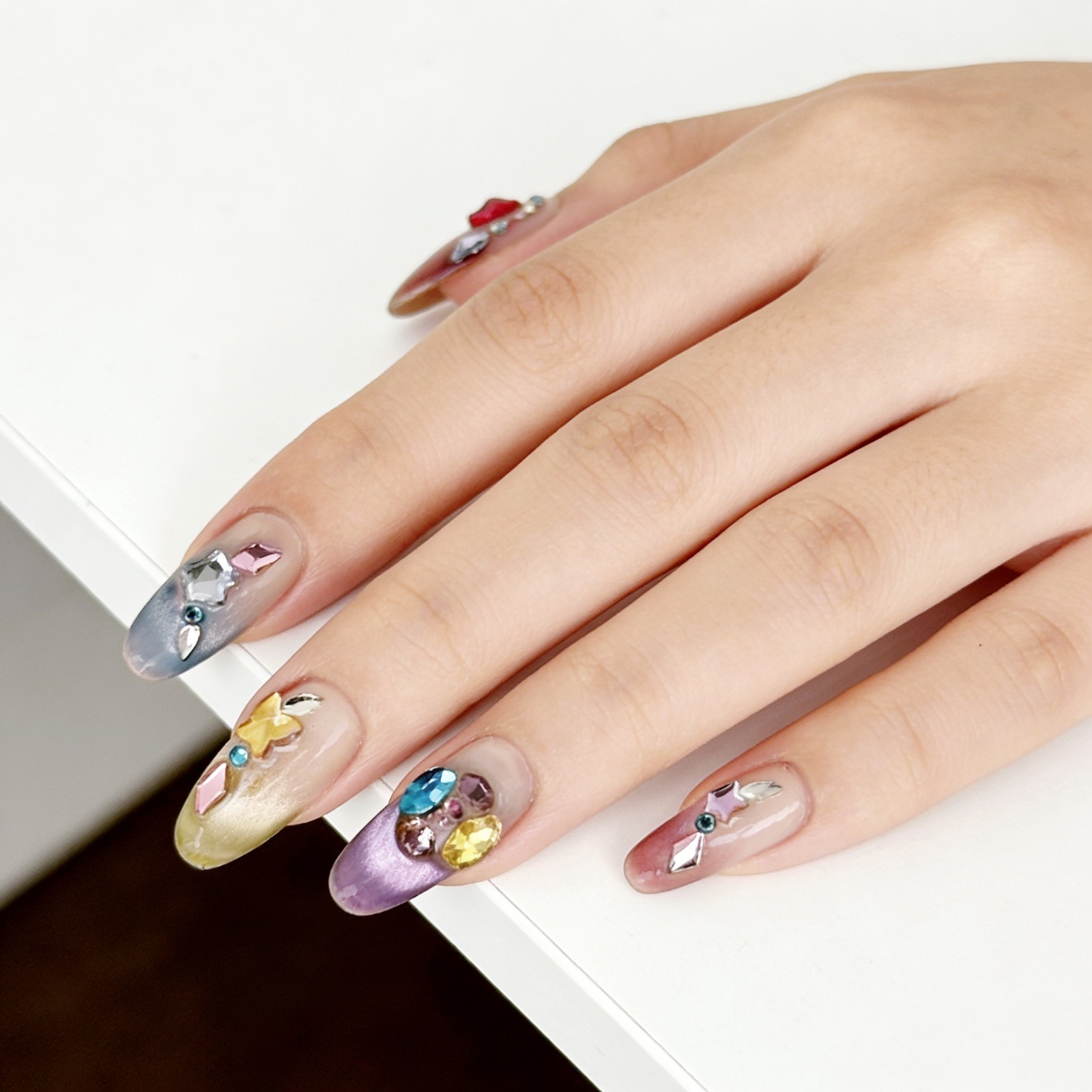Rainbow Sugar Diamond Press-On Nails Medium Oval Sweet Cool Style Handmade Set
