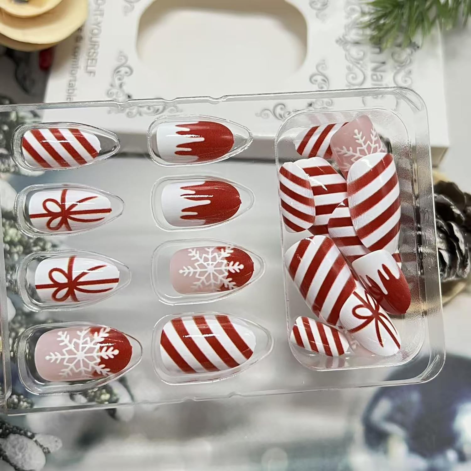 Christmas Press on Nails Short Oval Fake Nails with Bow Snowflake Stripe Desi…