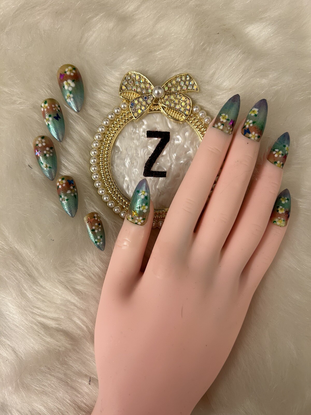 Z NAILZ! Gorgeous set of Handmade Custom Floral Ombre’ Stiletto Press On Nails