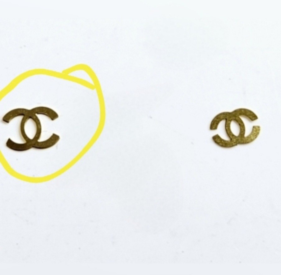 NWT NAIL ART DESIGN 4mm×5mm GOLD METAL NAIL DECALS: N°16