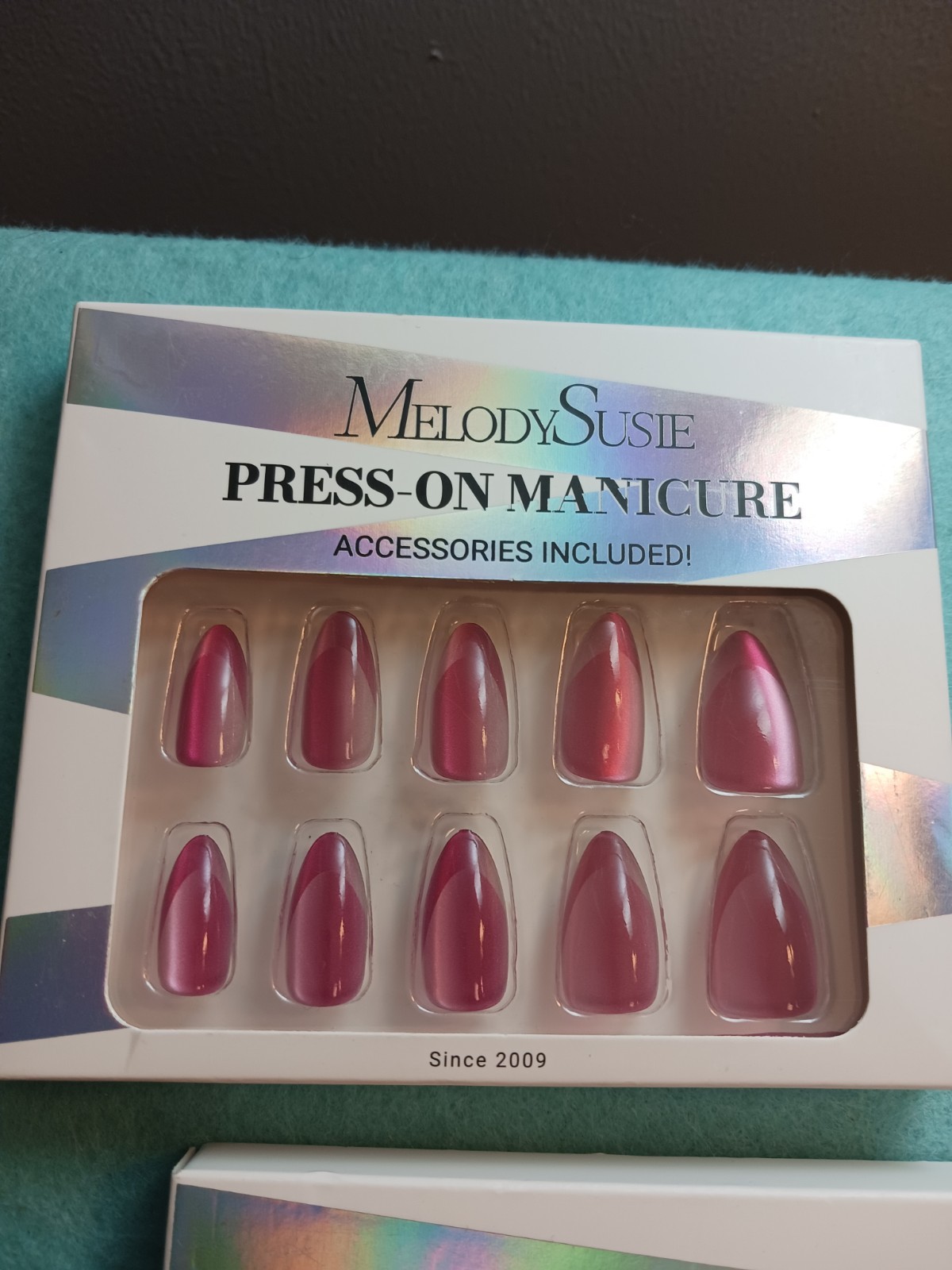 2x Melody Susie Nail Lot: Red Cats Eye Finish+ Green Deco Press On Kit