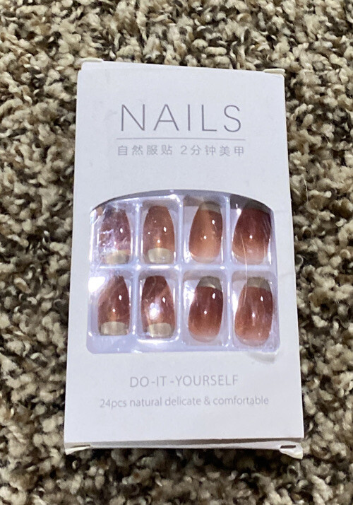 Press On Nails Do It Yourself 24 Piece Delicate & Comfortable Easy Application