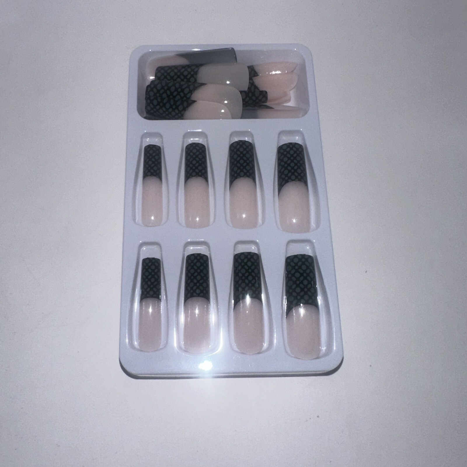 KISS FX COLOR HANDMADE FRENCH TIP PRESS ON NAILS MEDIUM LENGTH LOT OF 228