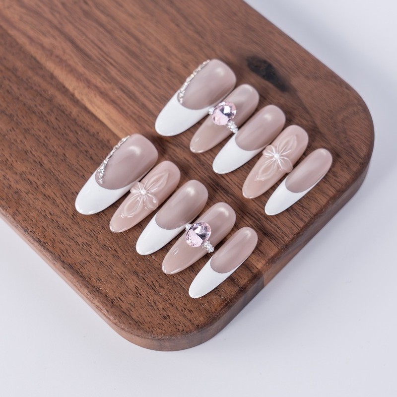 10pcs White Almond 3D Flower Rhinestone Press On Nails Skin Brightening