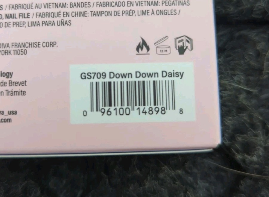 Dashing Diva Gloss Ultra Shine Gel 32 Nail Strip GS709 Down Down Daisy