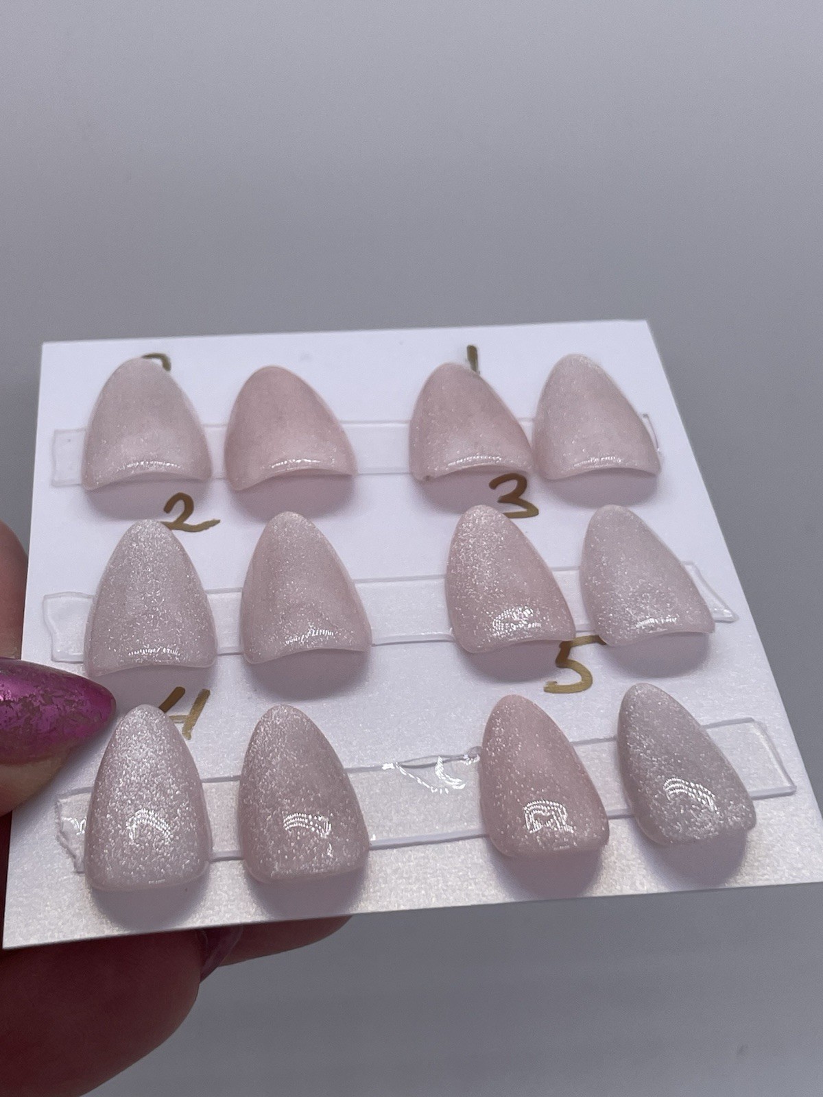 Handmade Gel Press On Nails Short Almond 24 Pieces Cat Eye Effect Light Nude