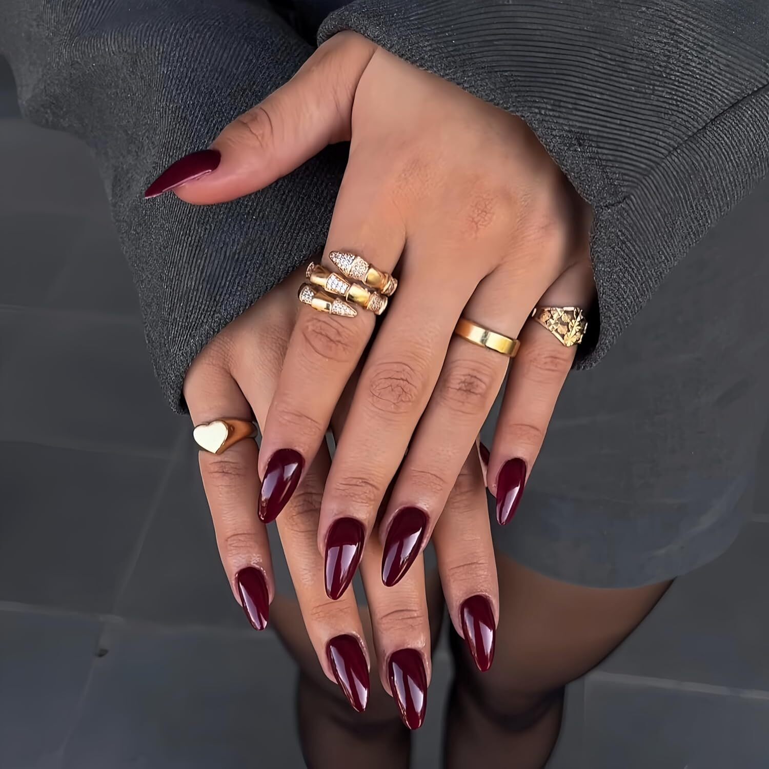 24× Wine Red Solid Color Fake Nails Reusable Medium Almond Press on Nails Glossy