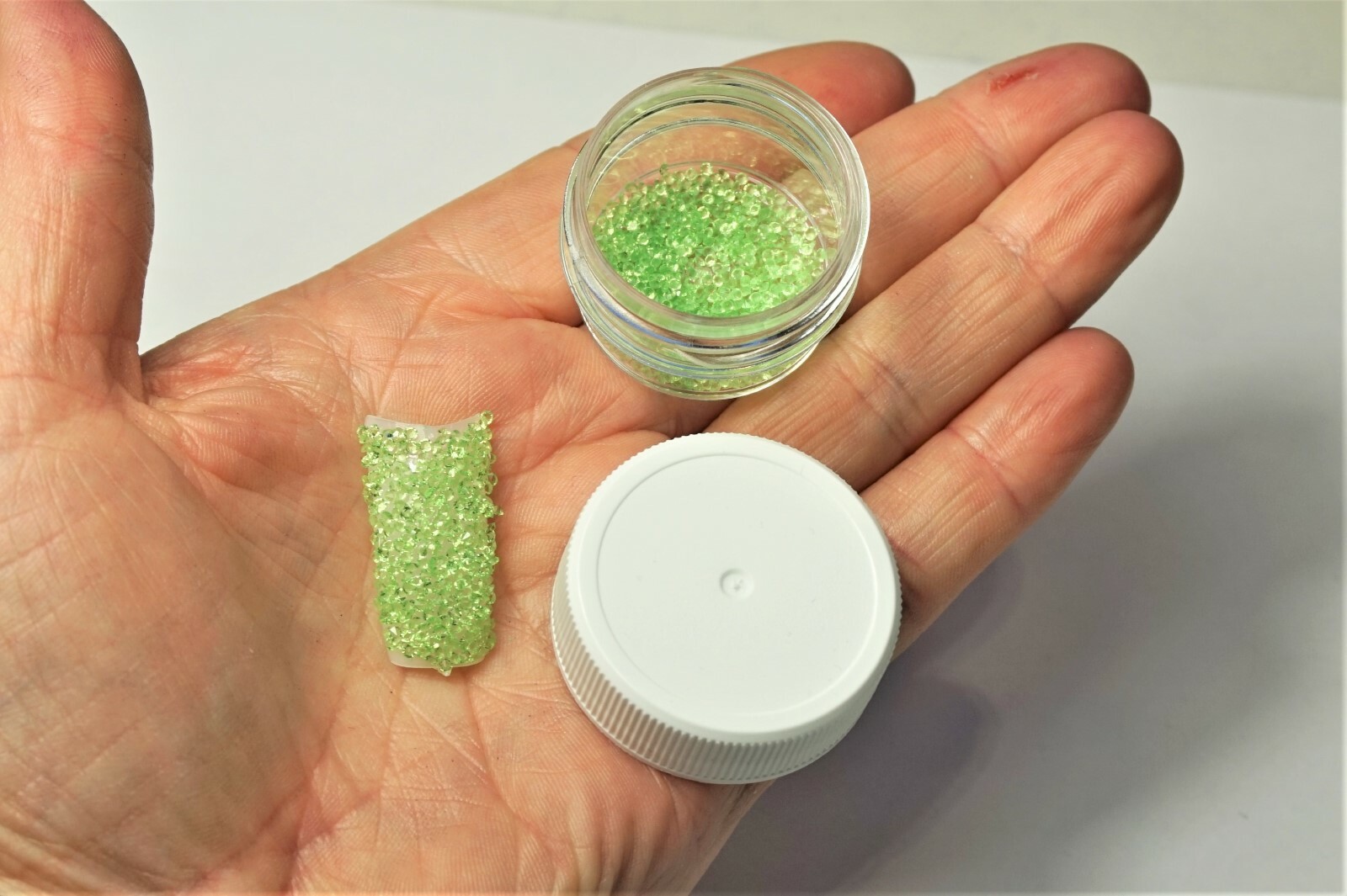 PREMIUM GREEN CRYSTALS FOR NAILS 1000 Pixiecrystals Nail Art Small Gift