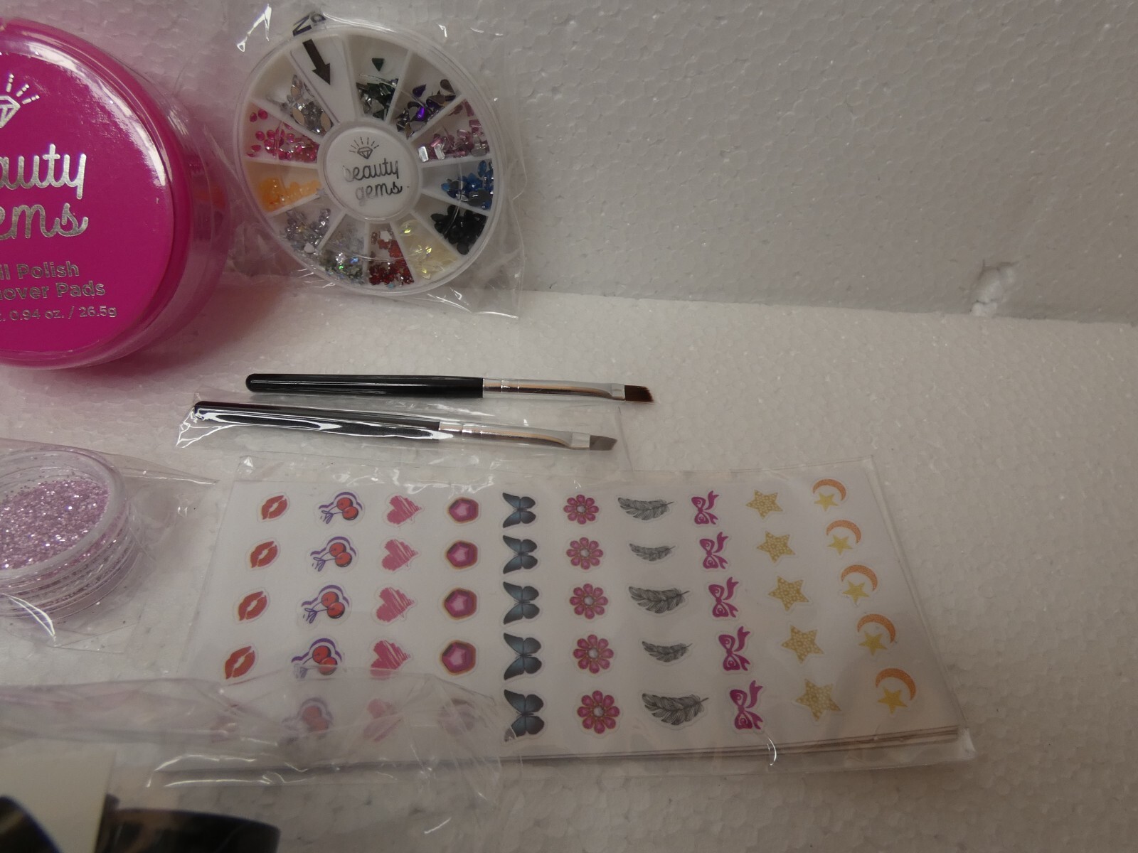 Beauty Gems New Nail Art Polish & Glitter Kit with Remover Wipes, Brushes