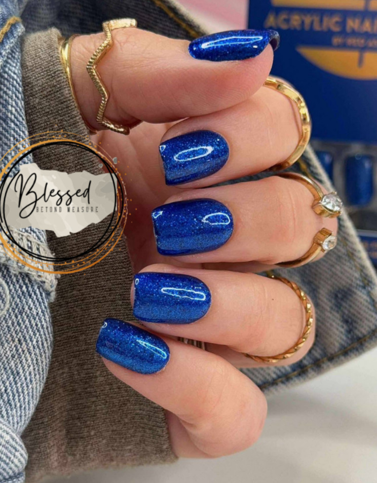 Red Aspen Press On Nails – Lustrous Leighton | Short Squoval | Blue Glitter
