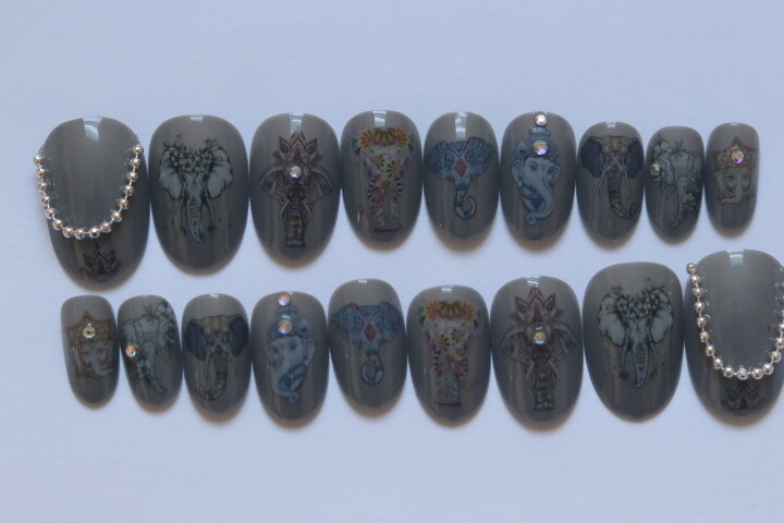 Elegant Elephants – press on nail set- (Set of 18 sizes 0-8) Short Oval