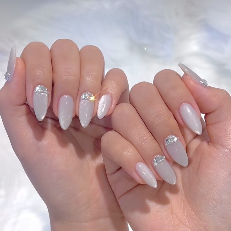 24pcs Light-Gray Cat-eye Shiny Rhinstone press on Nails, Medium Almond Shape