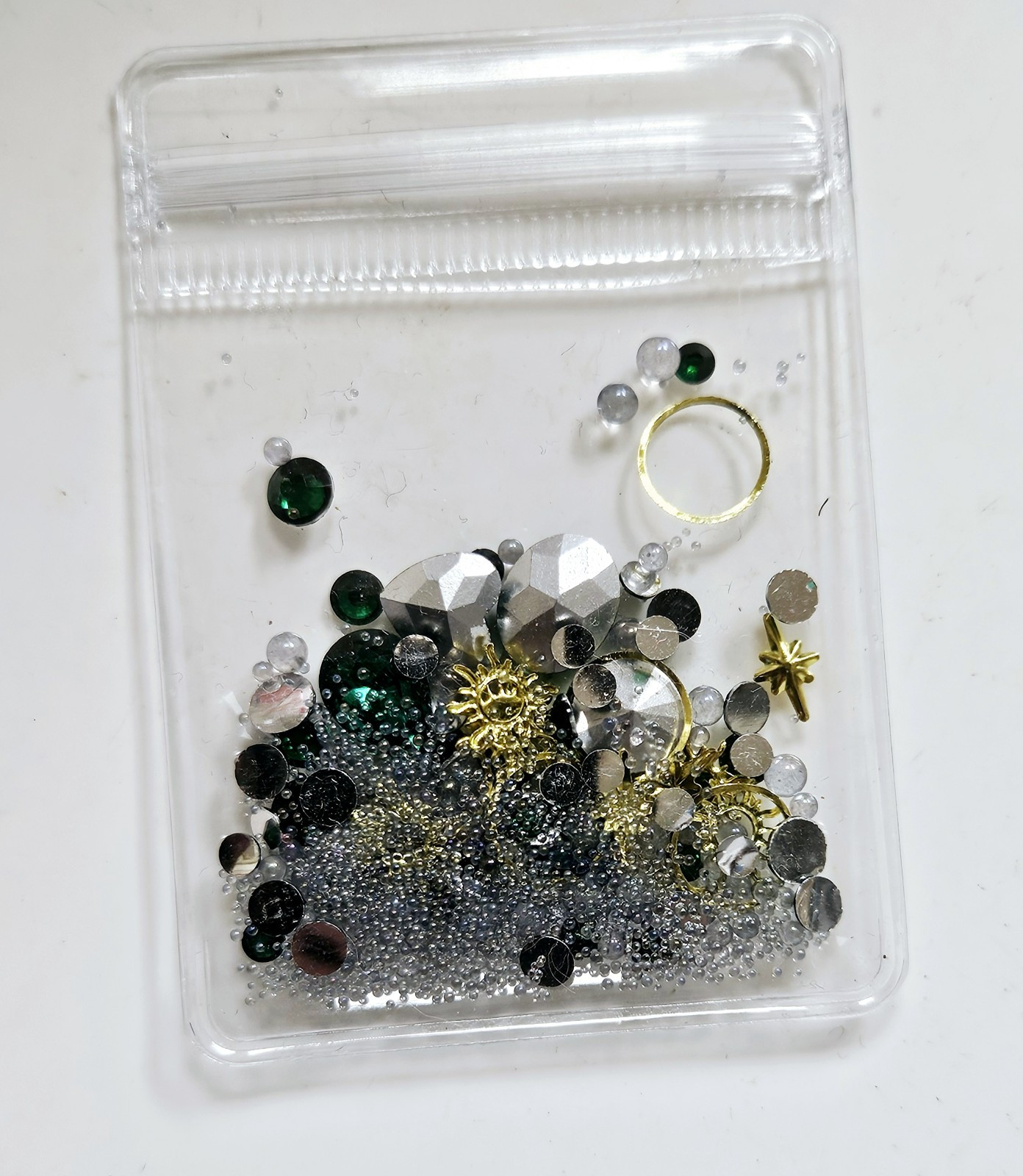 NWT NAIL ART DESIGN GEMS, BEADS & FINDINGS MIXTURE: EMERALD GREEN CRYSTAL!
