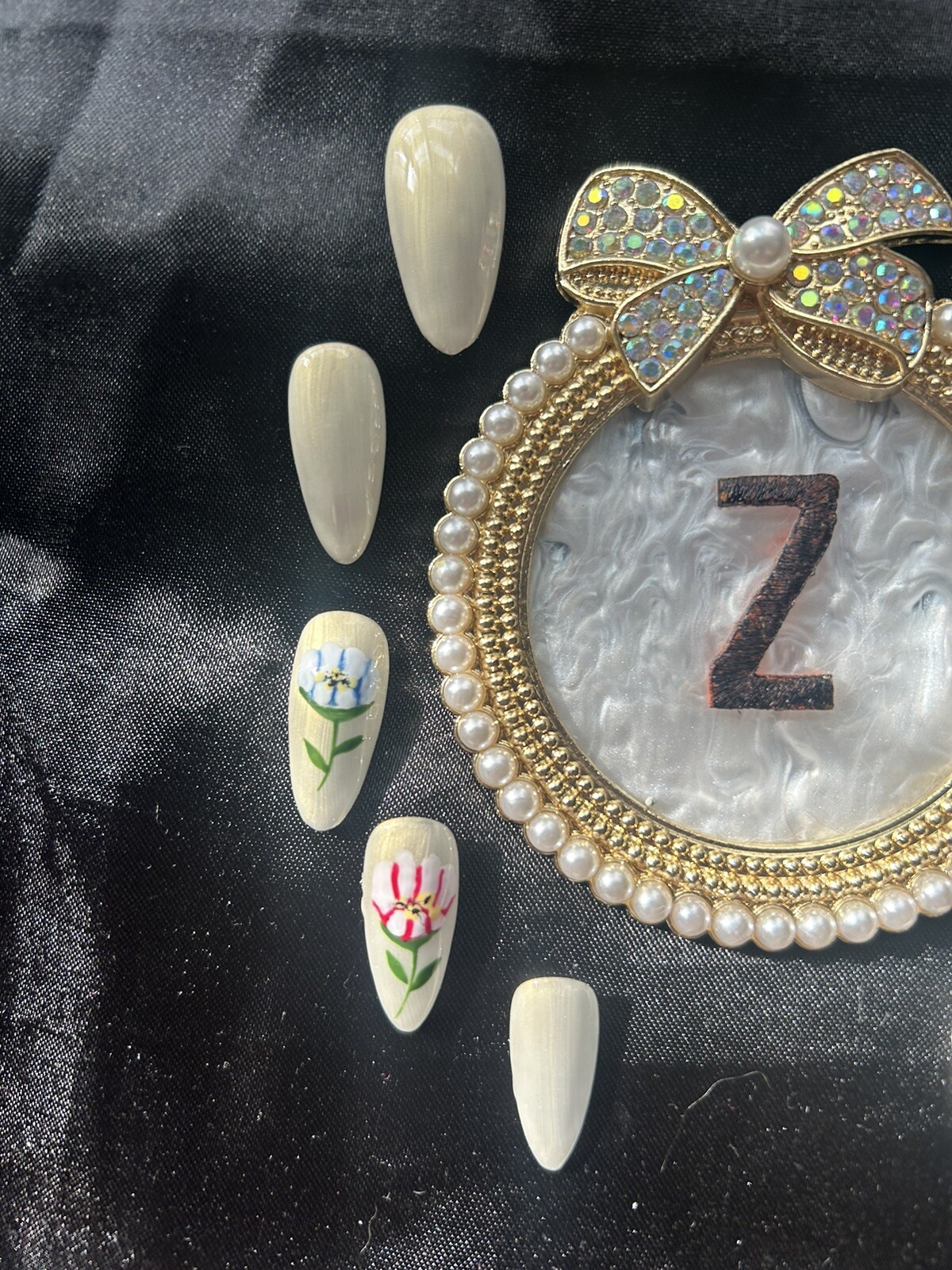 Z NAILZ! Handmade Shimmery Off White M Almond W/flowers On 2 Press On Nails
