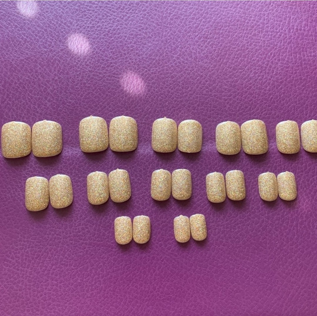Gold Acrylic Short Press-On Nails 24 Pieces