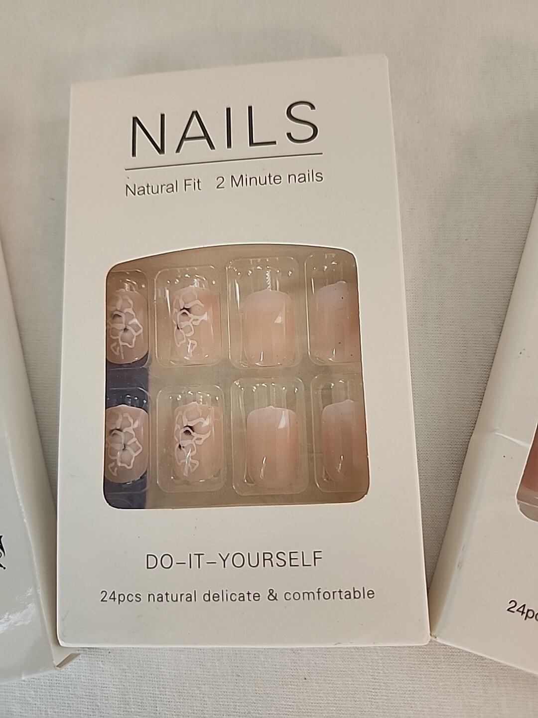 Lot Of 3 Round and Square Tip Do It Yourself Nails Press On Instant Nails 82pcs