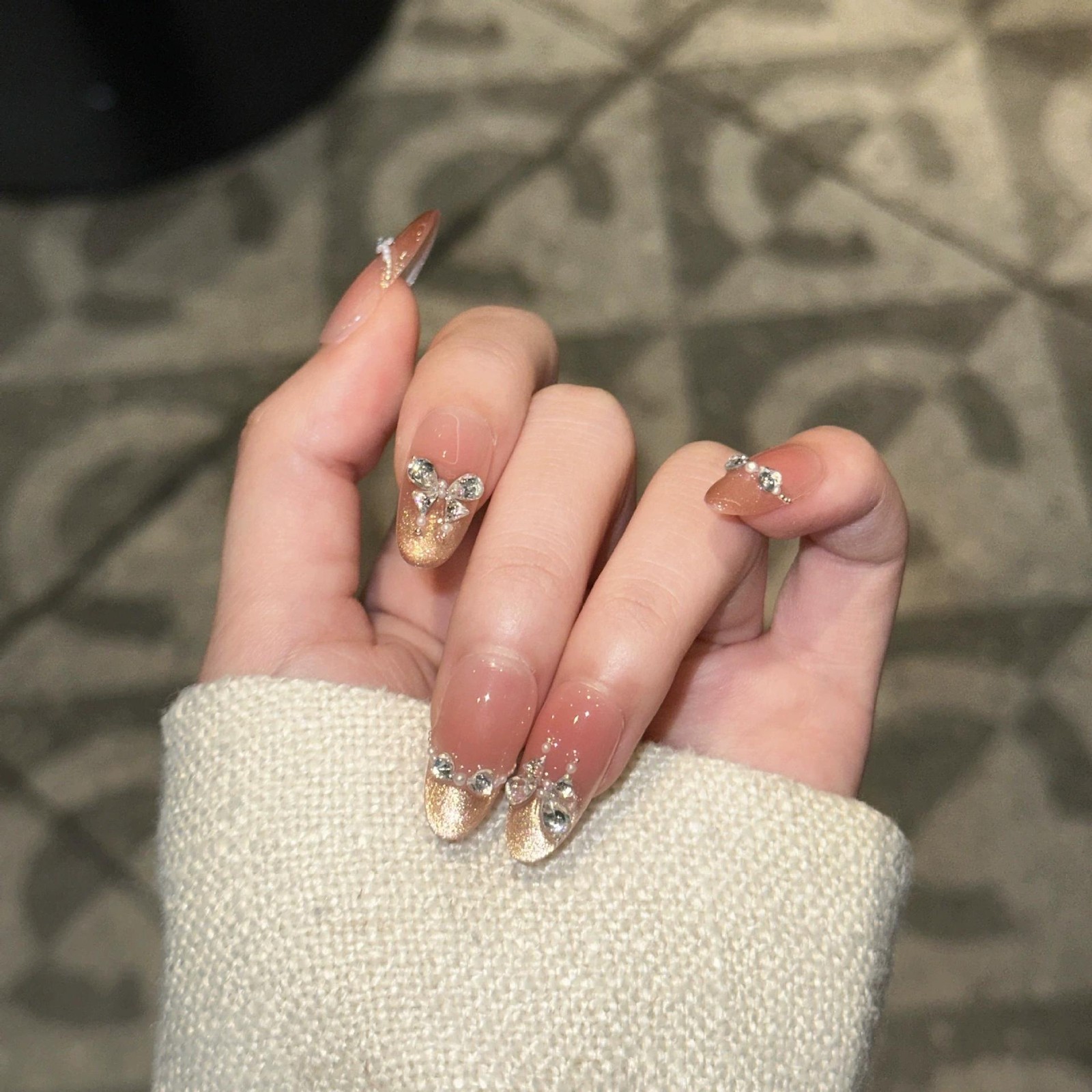 10pcs Cat Eye French Short Almond Handmade Fake Nails with Diamond Decoration De