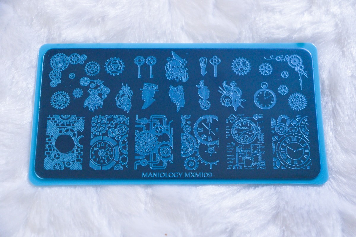 Maniology Nail Stamping Plate – MXM109 Steampunk: Gear & Grit Clocks Keys